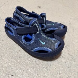 Nike boys water shoes